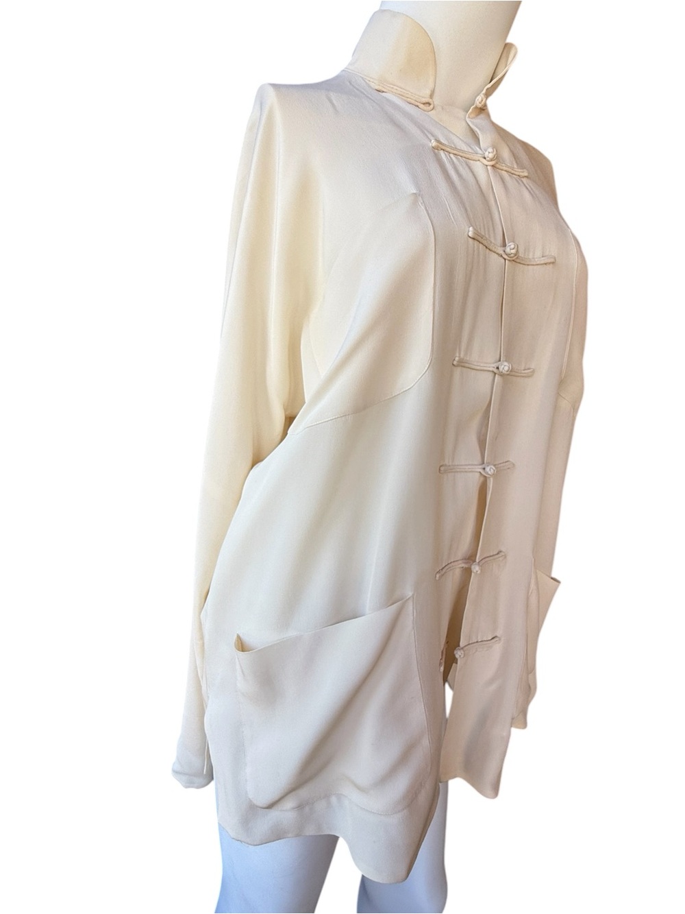 Shanghai Tang Cream Silk Mandarin-Collar jacket